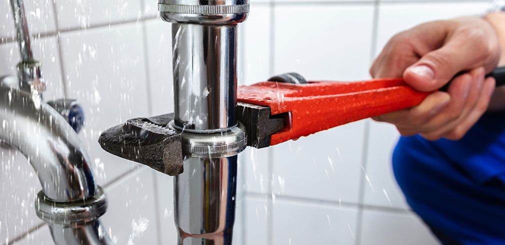 abbigliamento-e-scarpe-da-lavoro-giuste-per-gli-idraulici