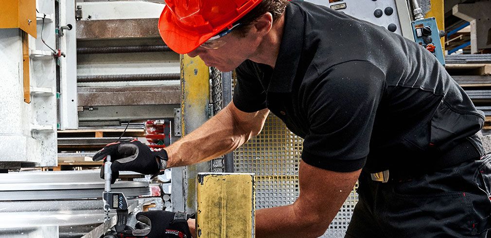 norme per le scarpe e l'abbigliamento da lavoro