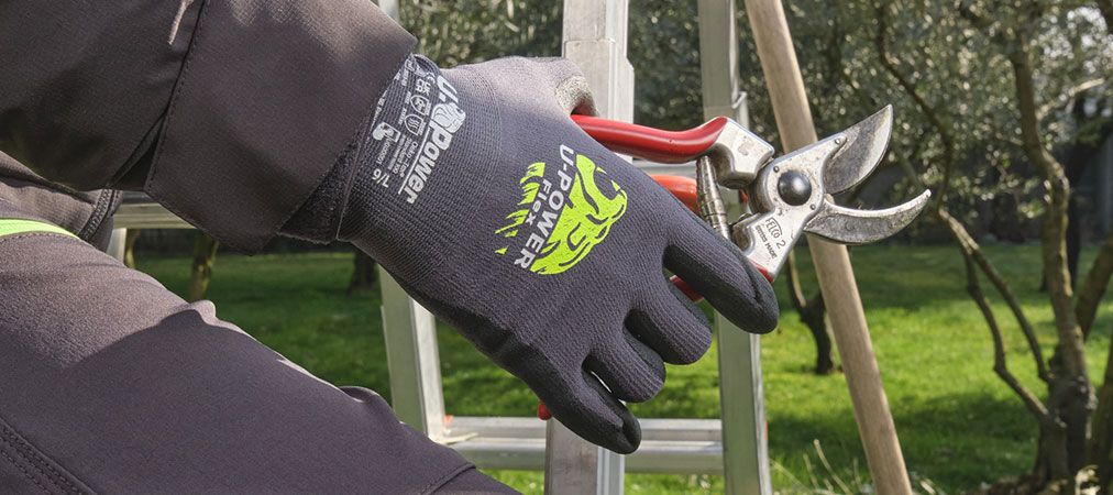Work gloves: selection guide and European Standards
