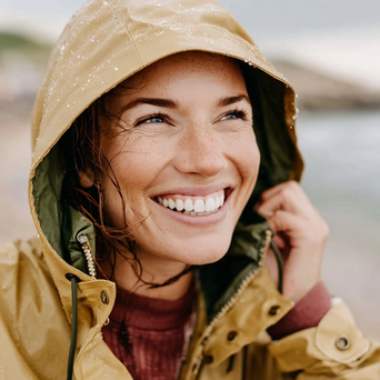 Frau im Regen