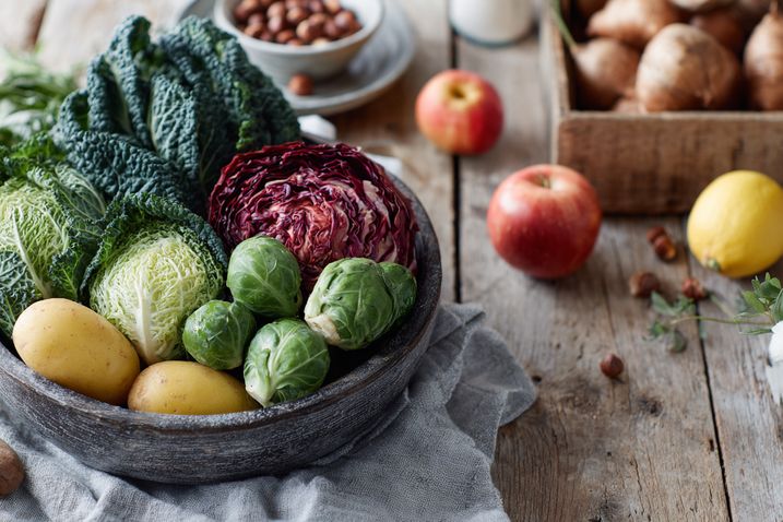 Bowl mit bunten Lebensmitteln
