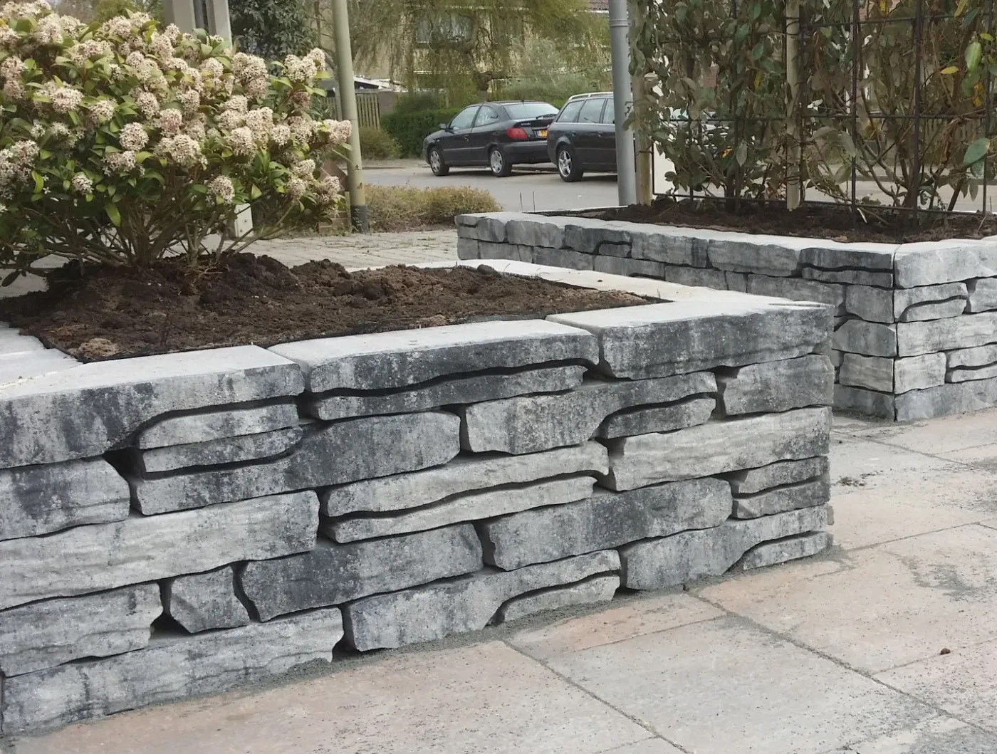 Voorbeeld van stapelblokken in de tuin