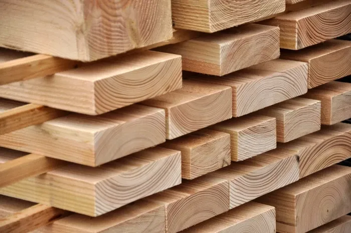 Een stappel onderregels voor de vlonderplanken