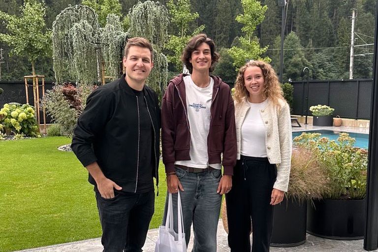 Julian Wiederin, Lorenz U. und Lena-Maria Ehrhart gemeinsam bei CASABLANCA hotelsoftware.