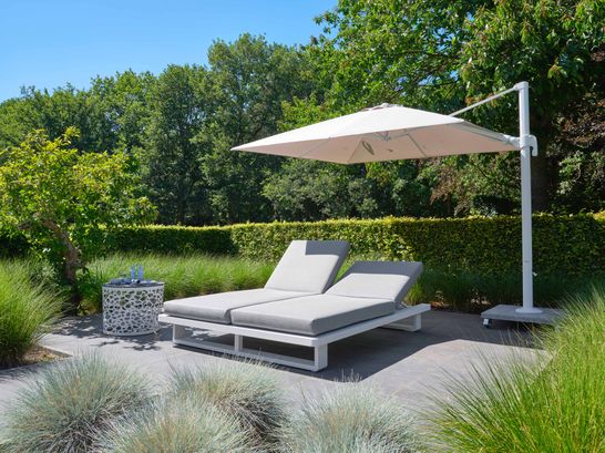 Firenze sun lounger white aluminum frame with light gray sunbrella fabric