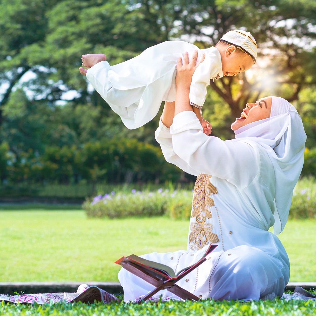 A mother holding her child at a community iftar