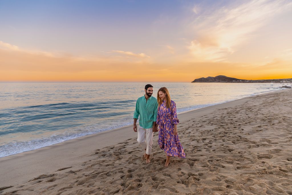 couple-walking-at-the-garza-blanca-cabo-beach