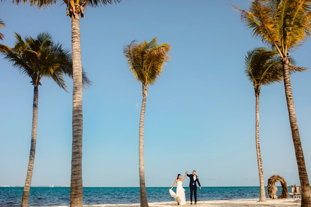 beach-wedding-couple