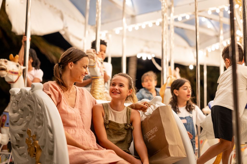garza-blanca-cancun-tierraluna-carrousel-family