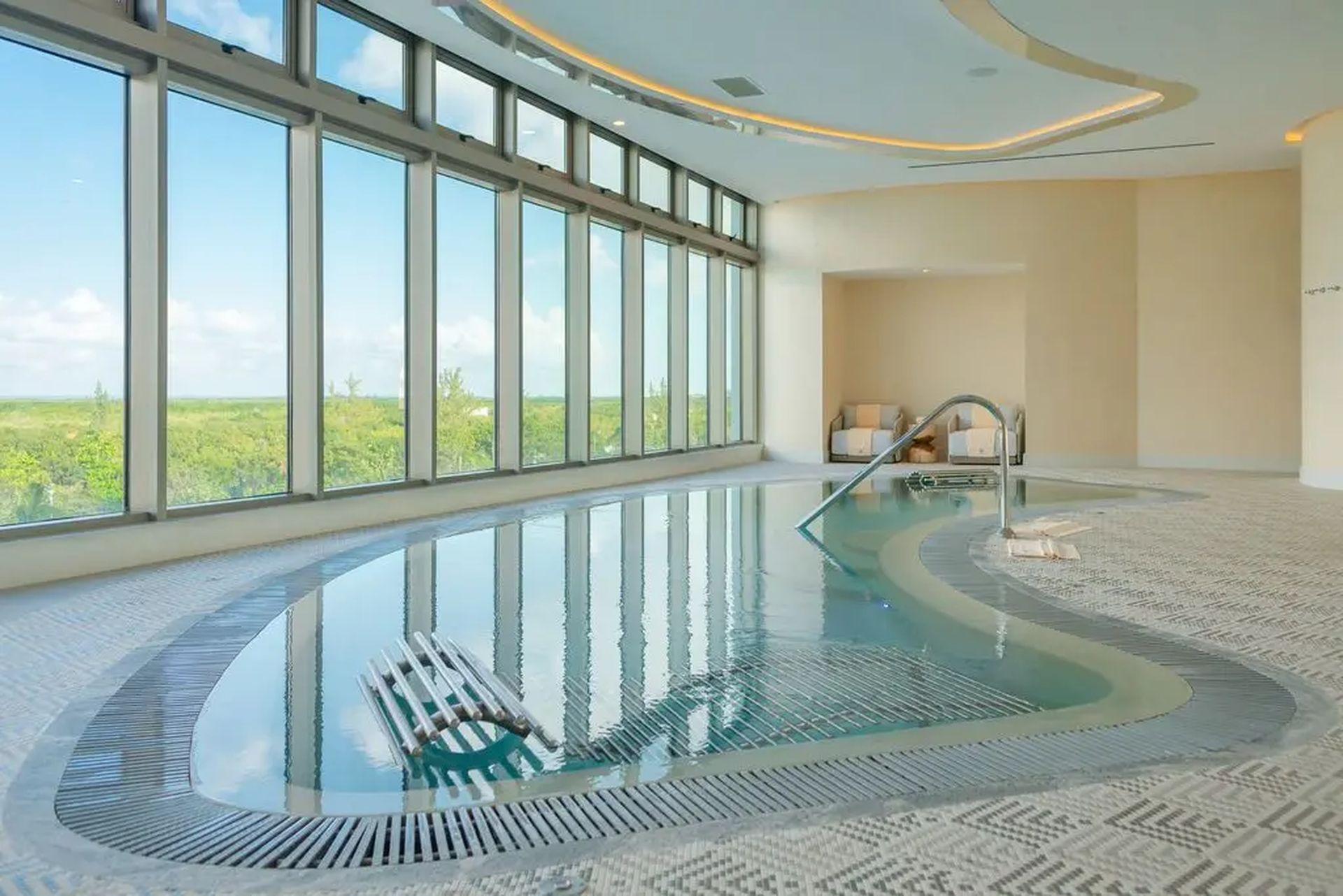 spa-imagine-hydrotherapy-pool