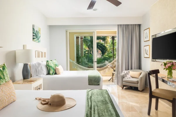 vpcn-suites-deluxe-garden-view-2
