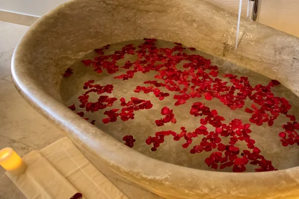 bath of roses