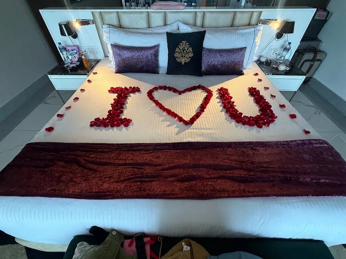 I Love You written with rose petals
