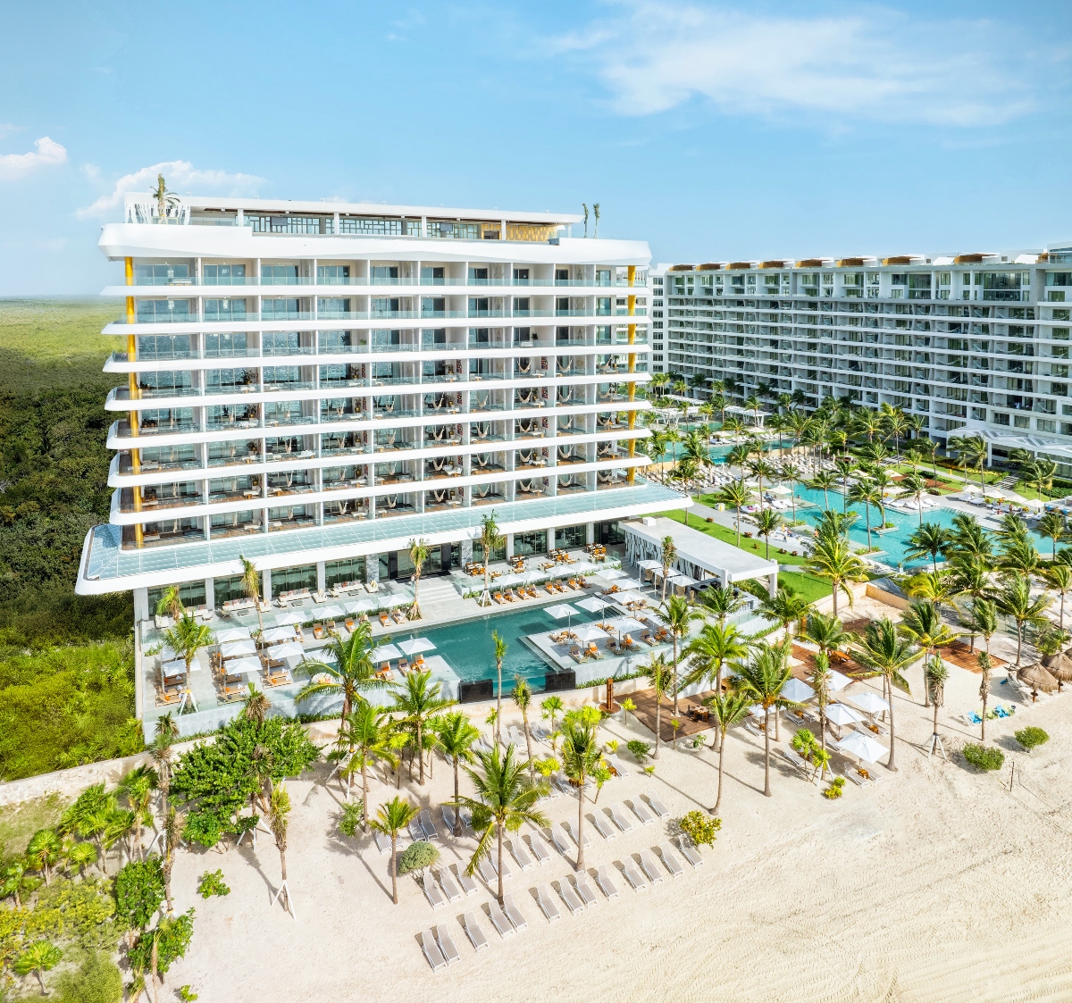 front-view-of-hotel-mousai-cancun-building