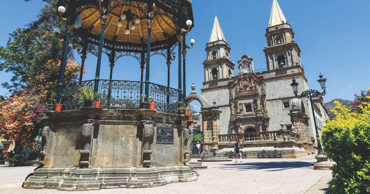 Bandstand and basilica of Our Lady of the Rosary in Talpa de Allende