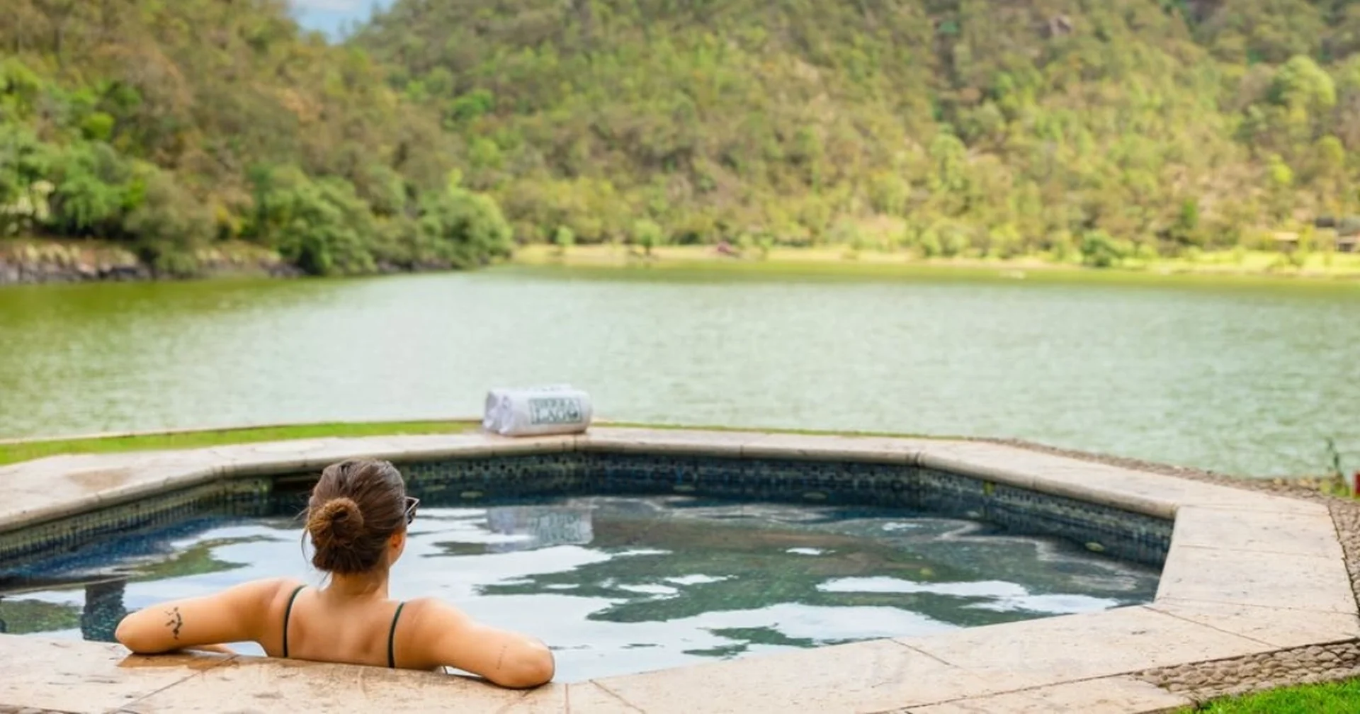 Sierra Lago cabin surrounded by pine trees by the lake in Mascota, Jalisco