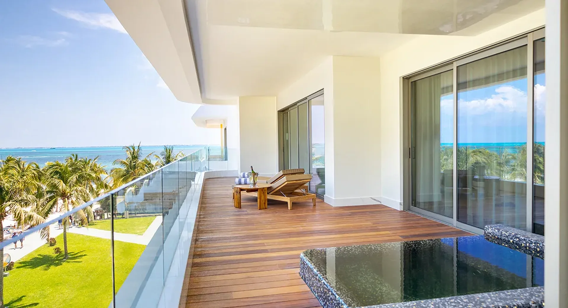 Private terrace with outdoor Jacuzzi at Hotel Mousai Cancun