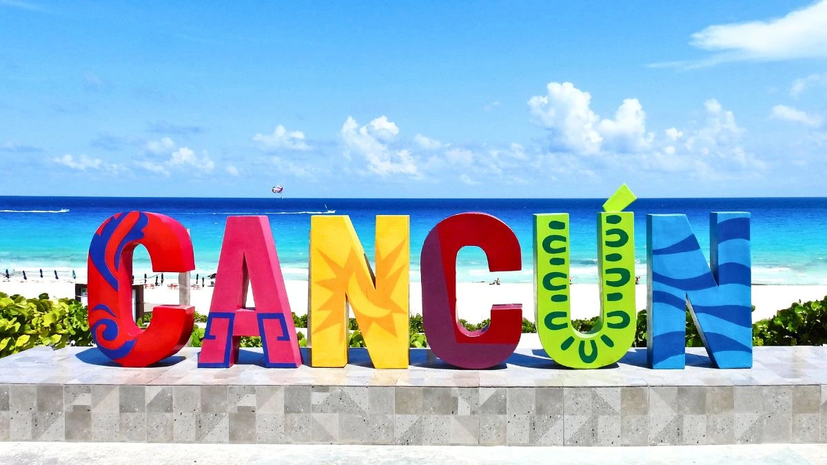 las letras de Canc&uacute;n en el malec&oacute;n