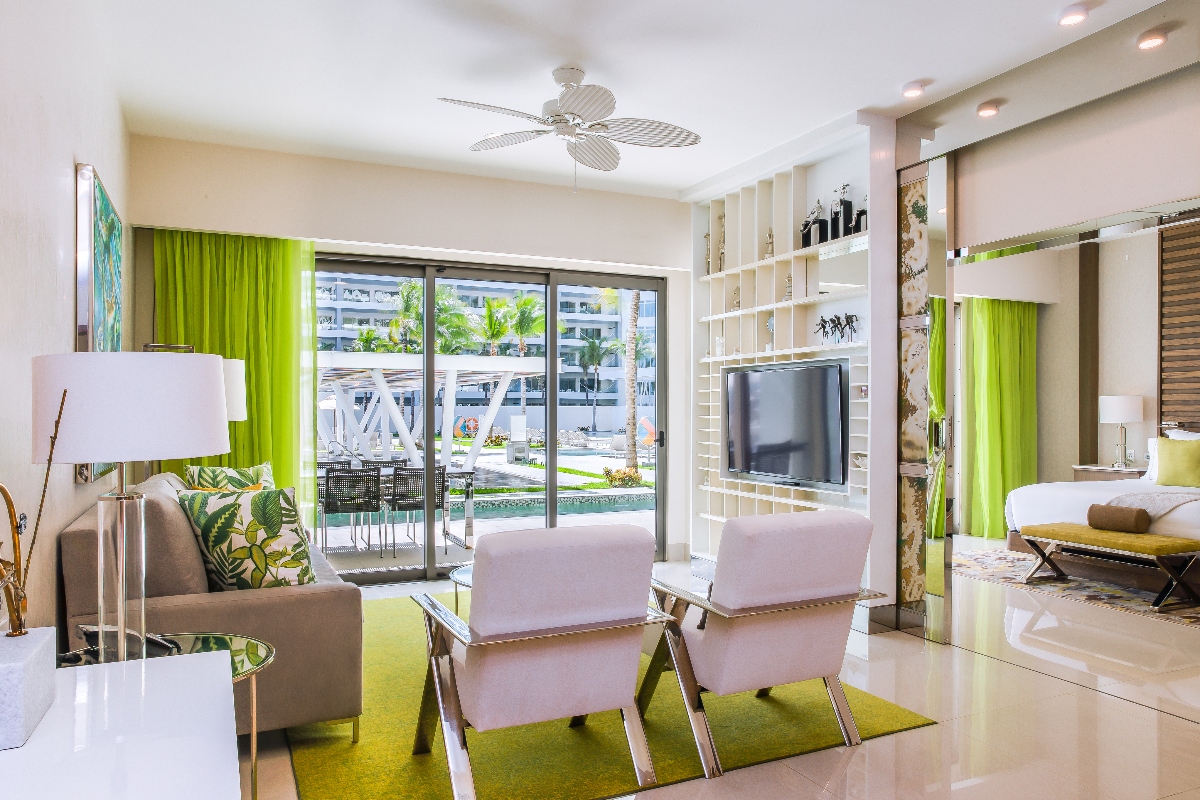 garza-blanca-cancun-swim-up-suite-living-room