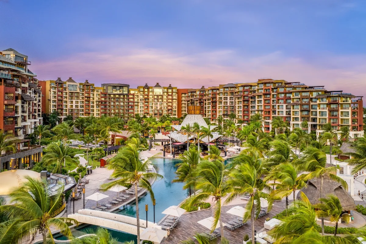 front-view-of-villa-del-palmar-cancun-property