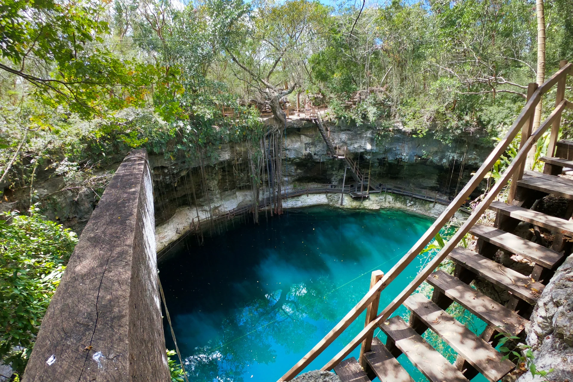 Gran cenote en Yucatán, México