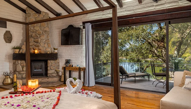 Honeymoon Cabin