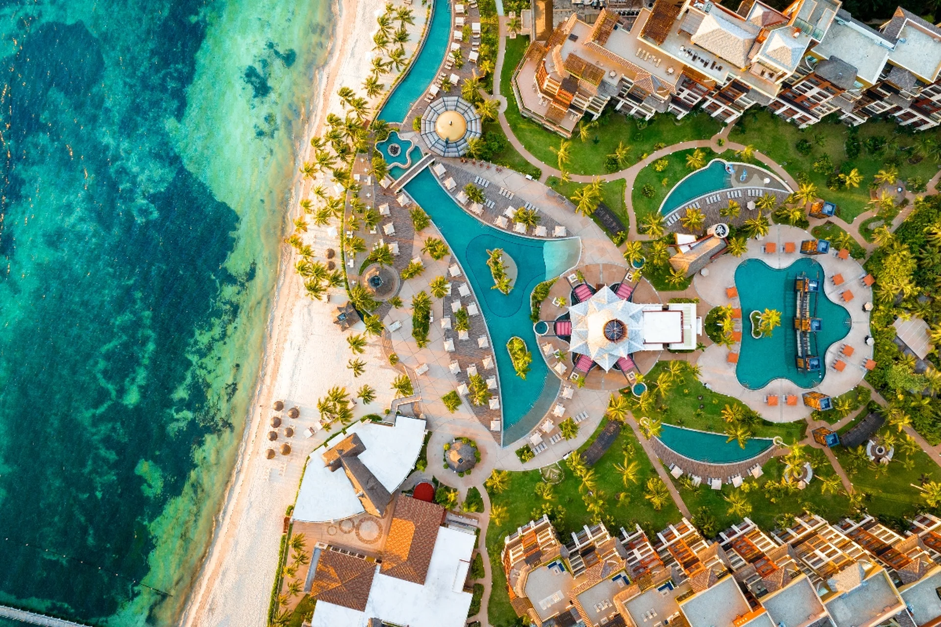 aerial-view-of-villa-del-palmar-cancun-pools-and-beach