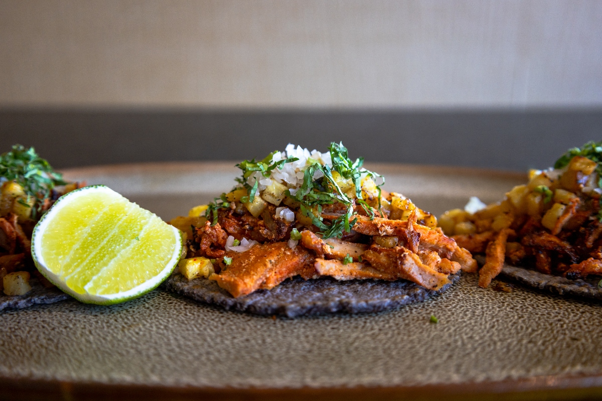 taco-de-pastor-at-gourmet-hall-cancun