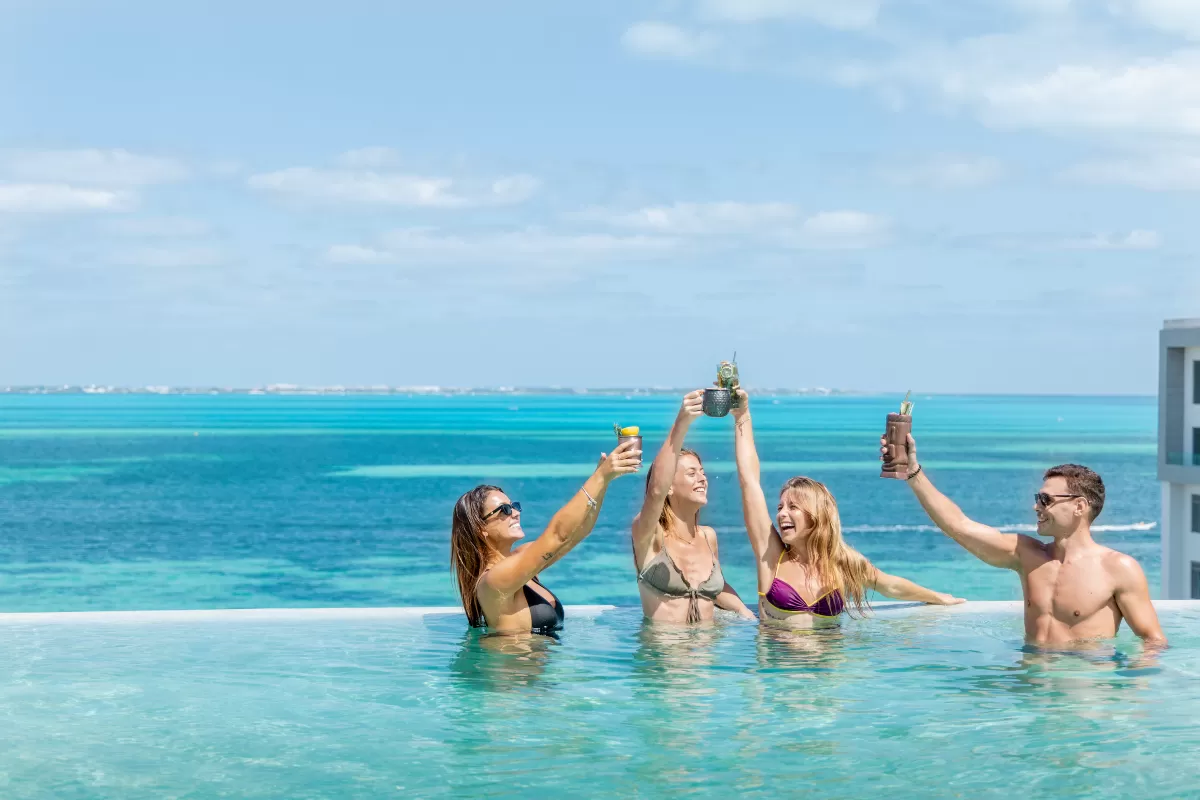 friends-having-a-toast-at-garza-blanca-cancun-rooftop