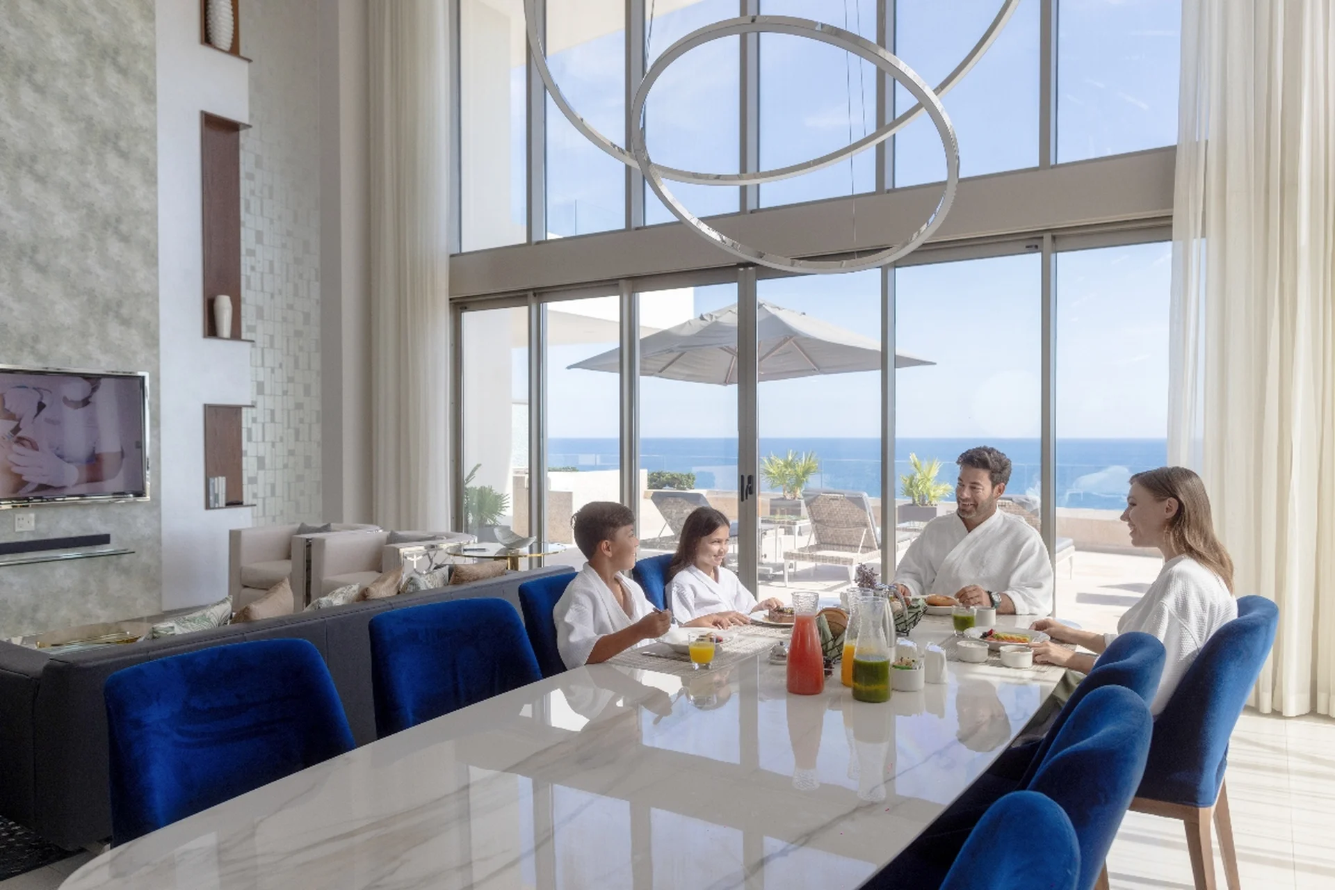 Familia con niños en una residencia de Garza Blanca Cancún