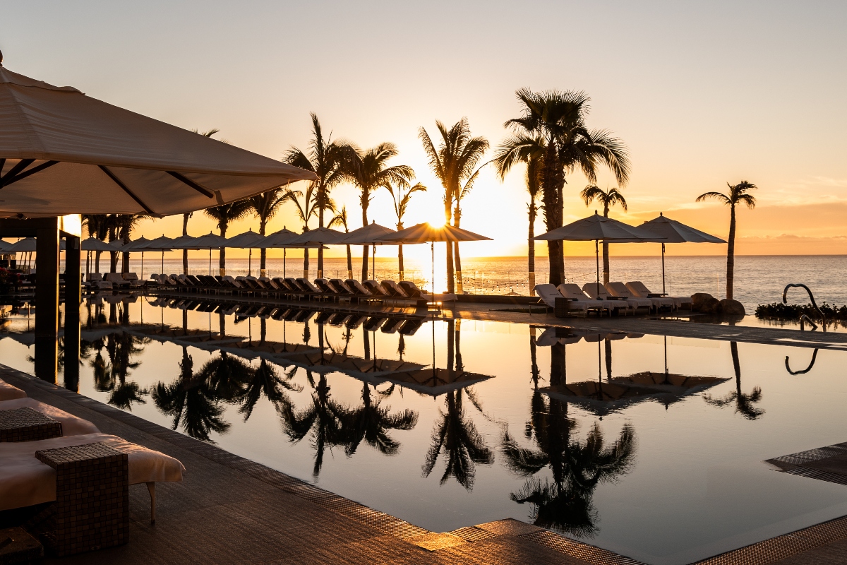 sunset-at-garza-blanca-cabo-infinity-pool