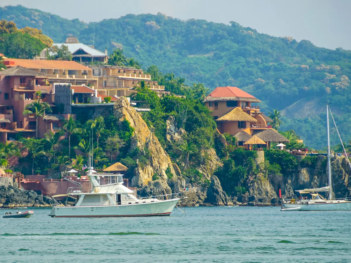 boats-in-zihuatanejo-mexico-beach