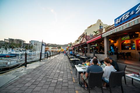 Garza Blanca Los Cabos people eating outdoors