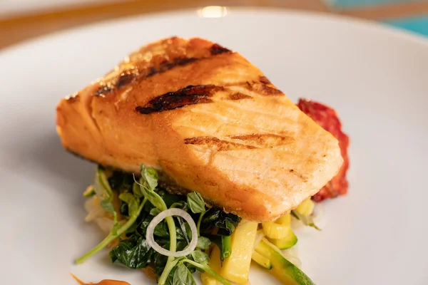 GBPV-dining-blanca-blue-dish-Salmon-a-la-parilla