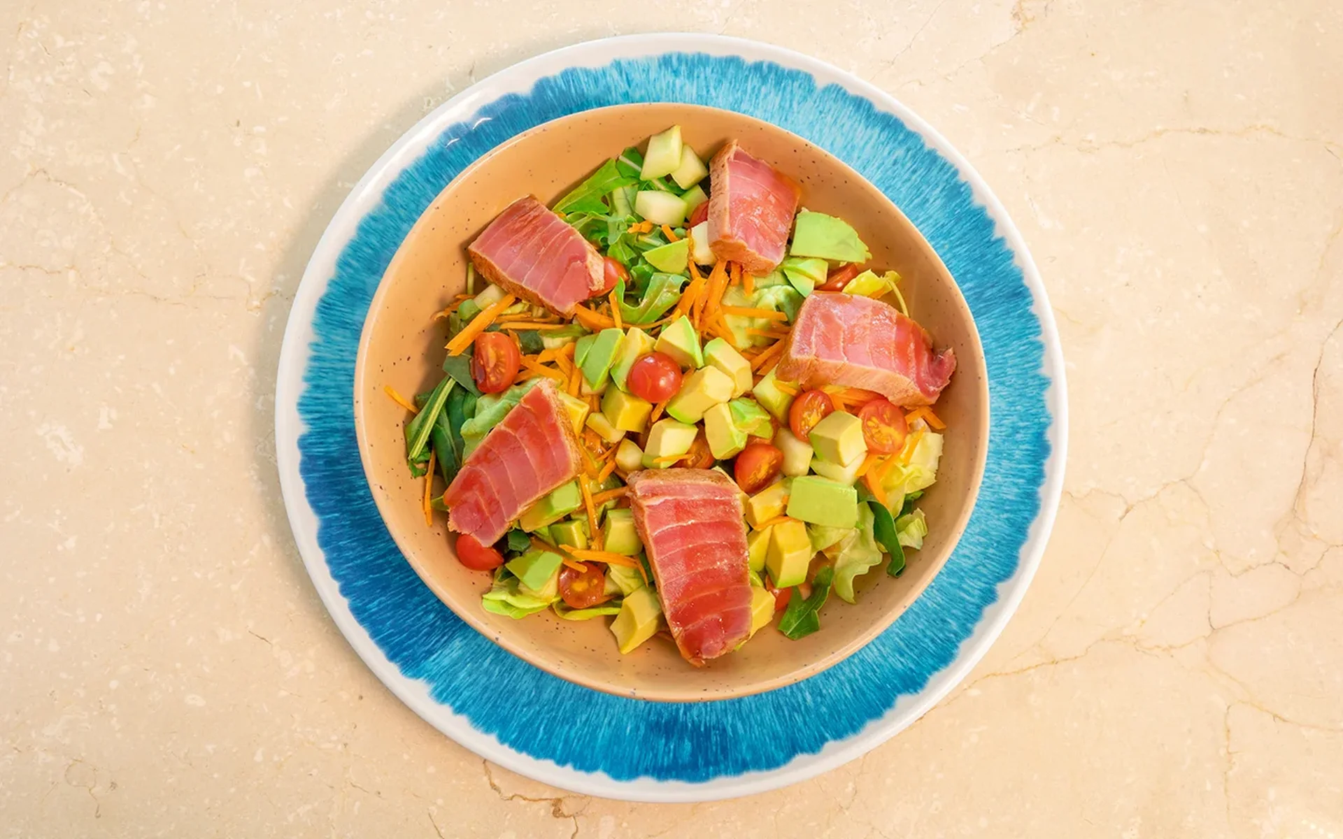 snack-at-beachfront-pool-1280