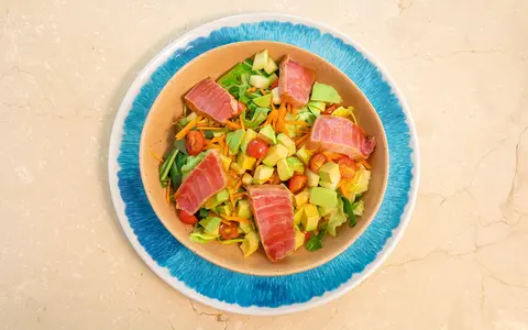 snack-at-beachfront-pool-1280