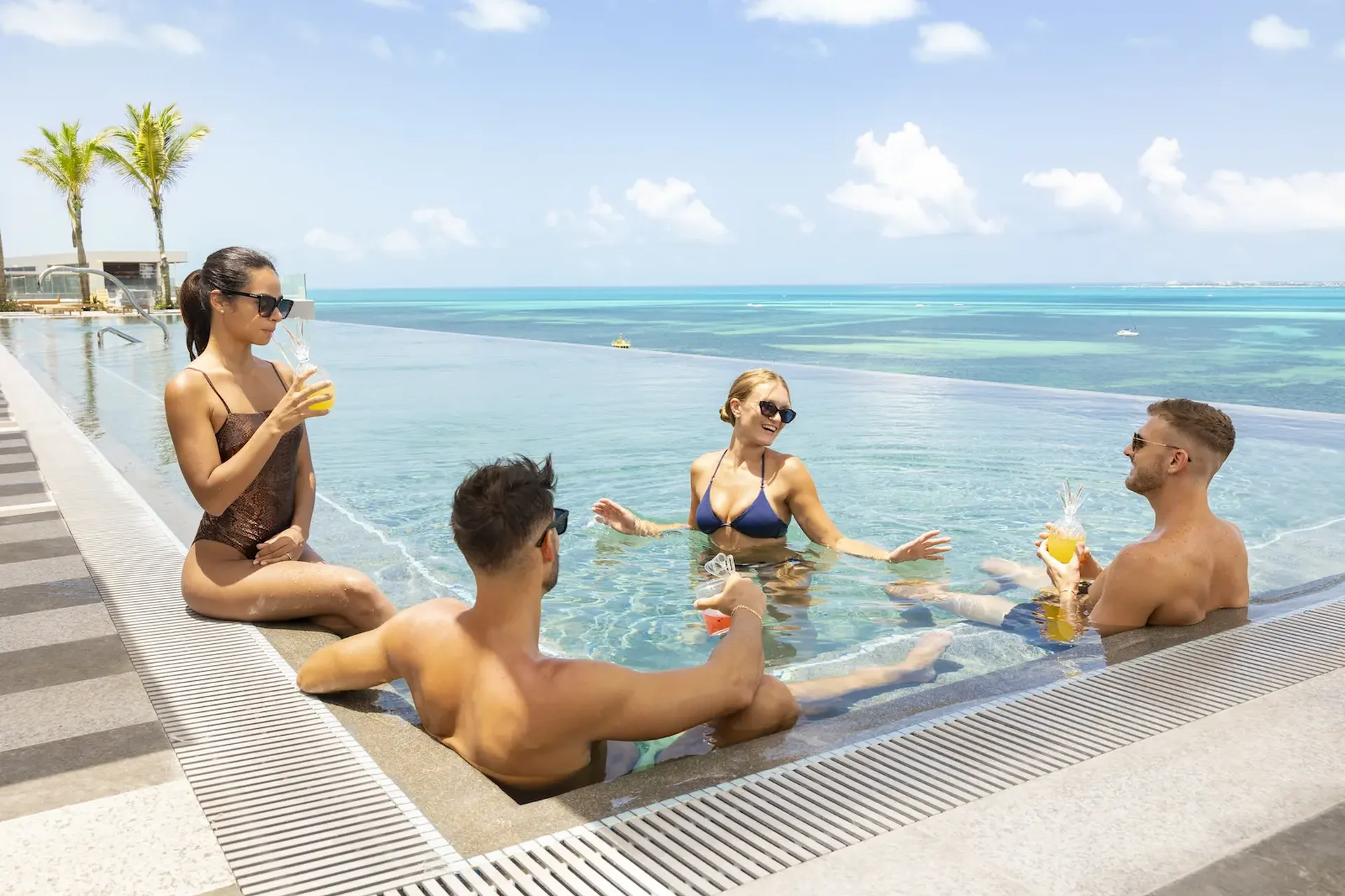 tafer-mousai-cancun-rooftop-friends