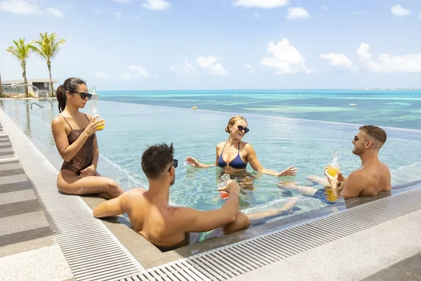 tafer-mousai-cancun-rooftop-friends