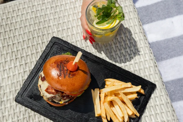 hmabrooftophamburguesa-angus-4