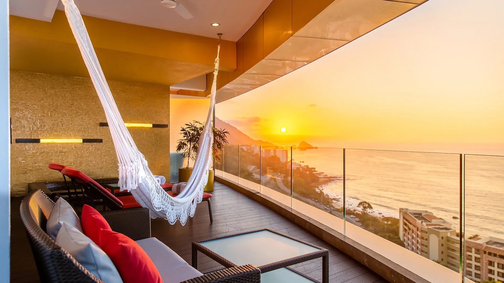 sunset hotel mousai