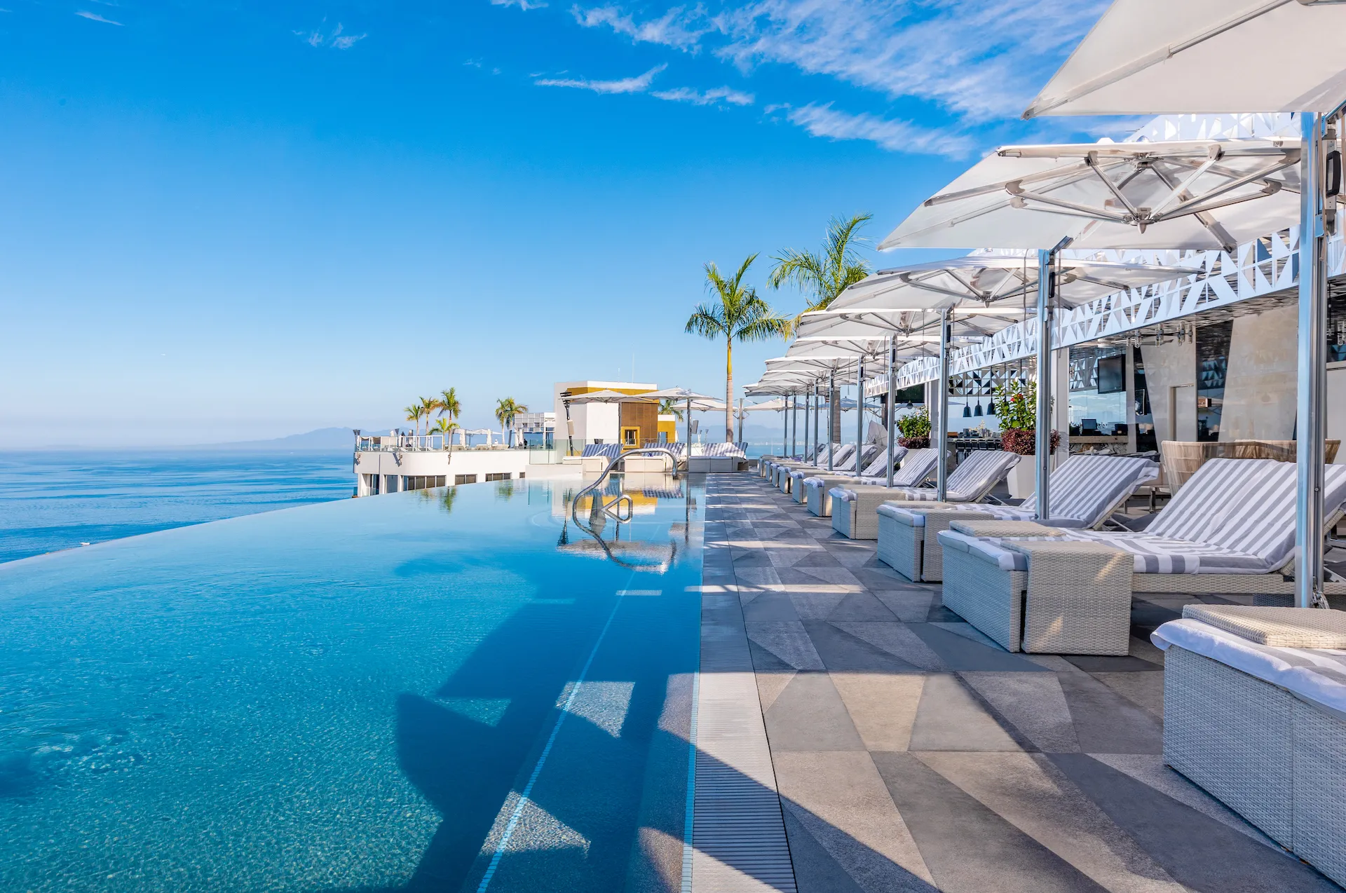 rooftop infinity pool at hotel mousai puerto vallarta