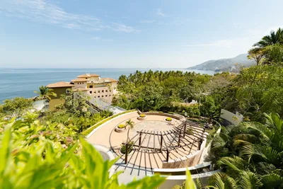plazoleta garza blanca vallarta