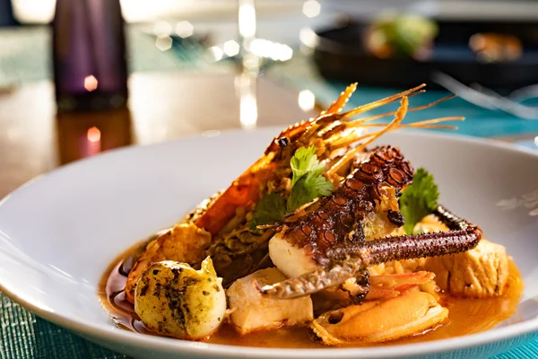 GBPV-dining-blanca-blue-dish-Arroz-a-la-tumbada