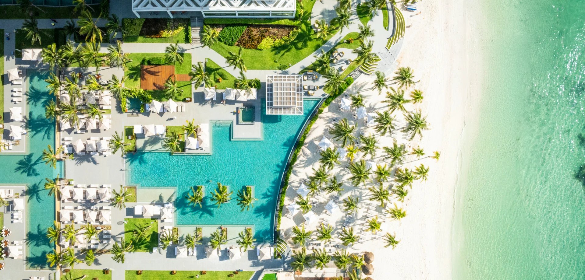 travel-experts-gbcn-pool