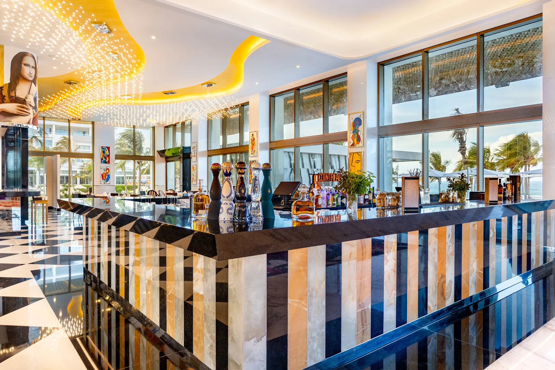 mscnfblobby-bar-1-galeria-1