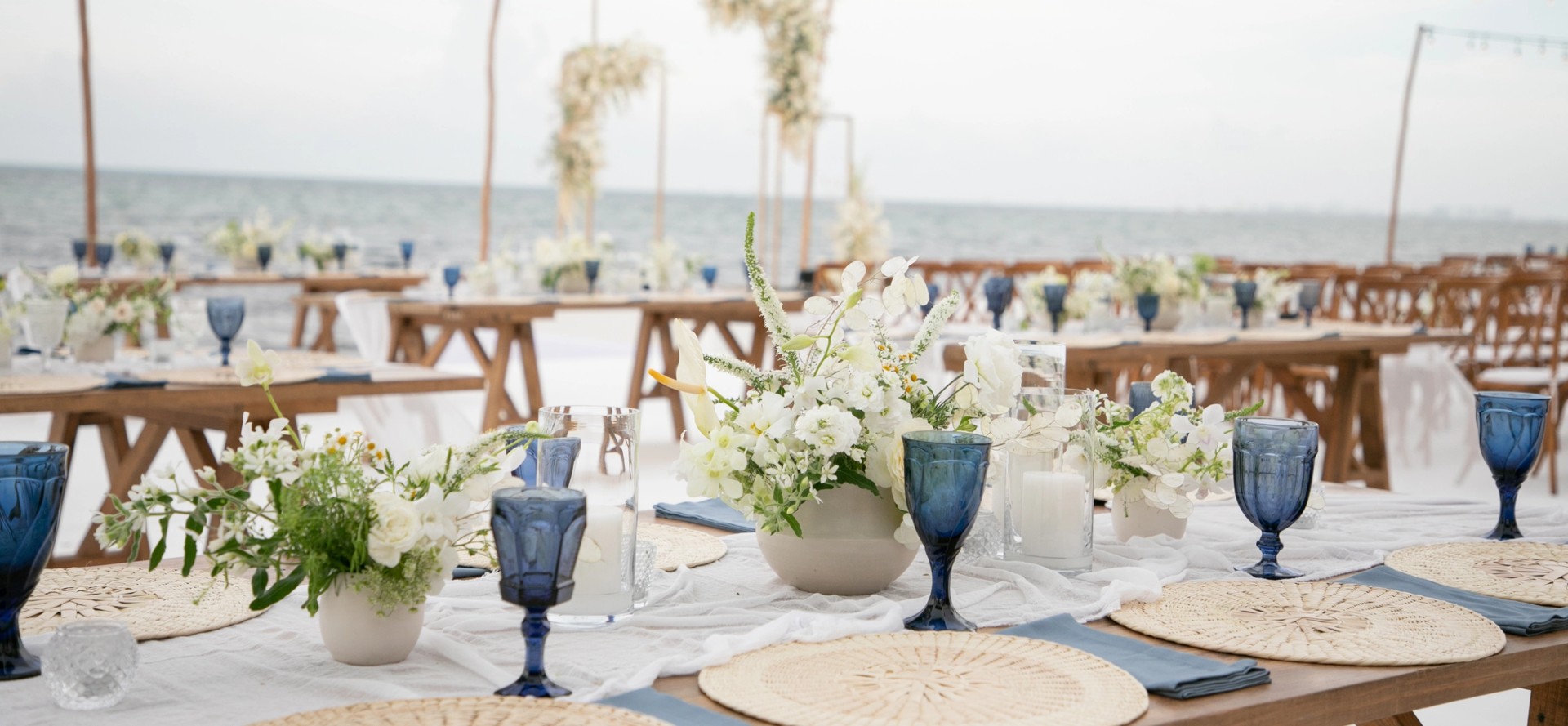 garza blanca corp table