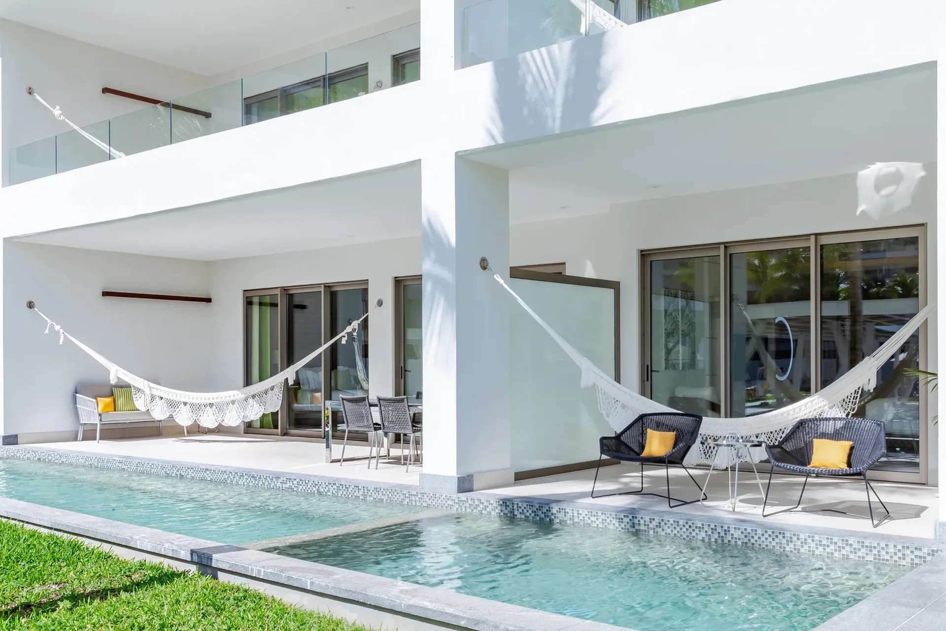 Amenities Swim Up One Bedroom