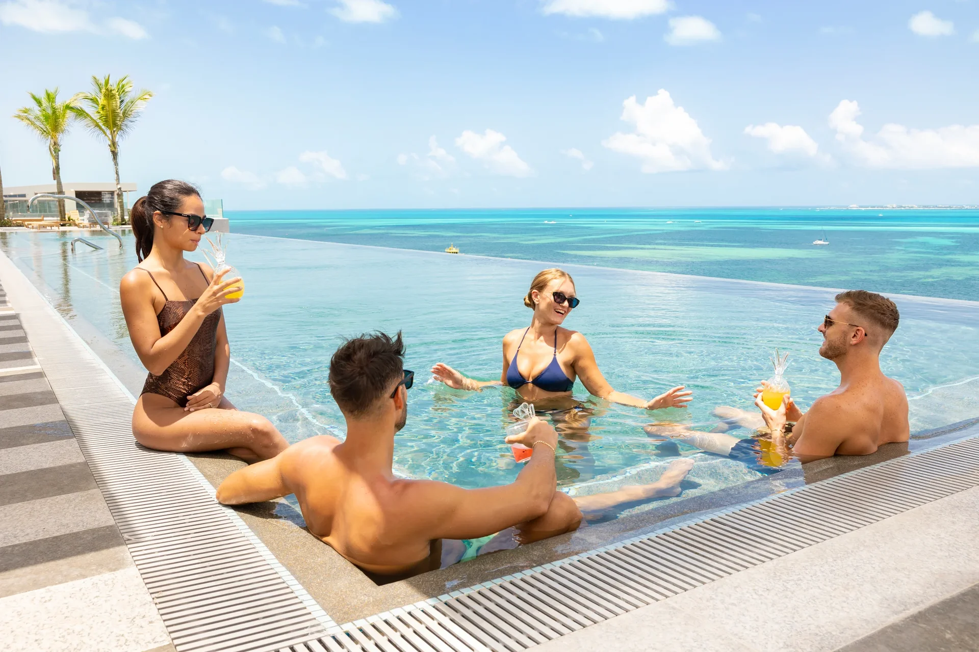 Rooftop Mousai Cancun friends