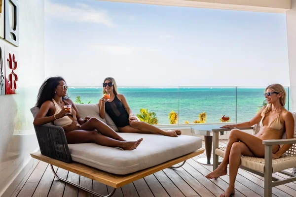 mscn-two-suites-connected-thumb-l