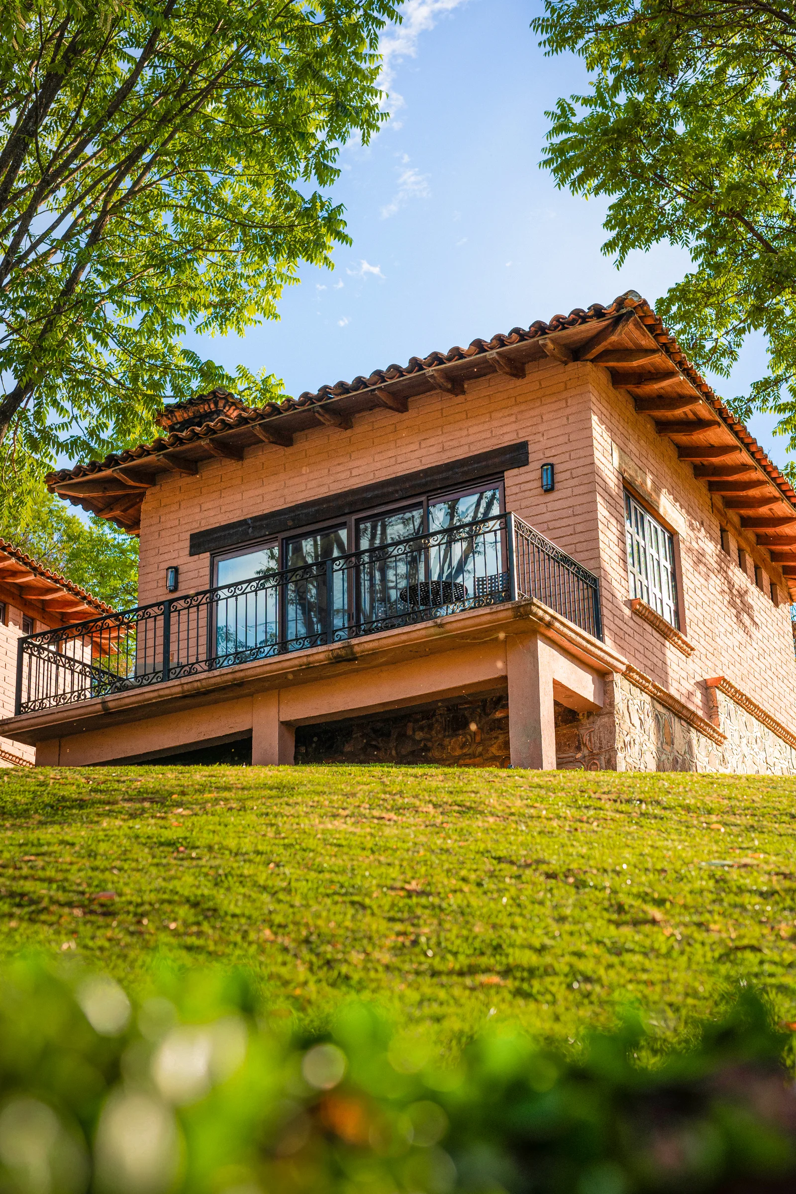Private terrace of the Ultra Suite Cabin with lake view, Sierra Lago Resort & Spa